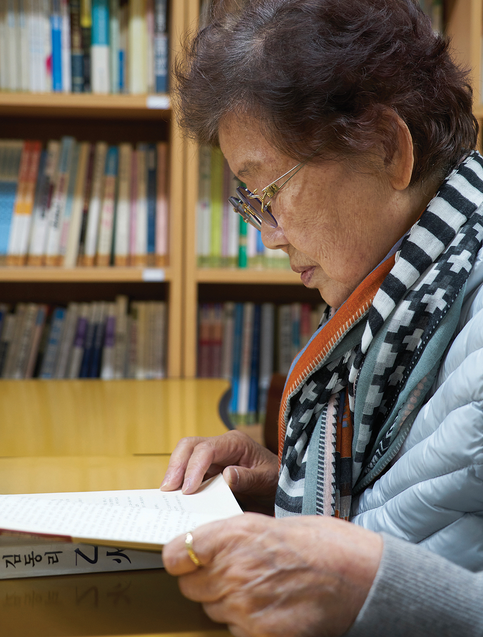 여든살에 중학교에 입학하여 4년 만에 대학 입학이라는 꿈에 다가선 이명순 씨 